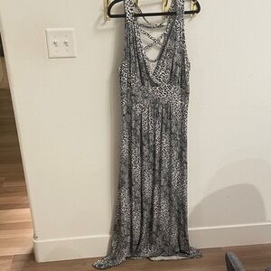 Love appella (Nordstrom brand) so Elegant Black and White Maxi Dress